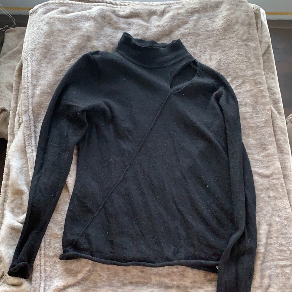 Max Studio turtleneck with cutout